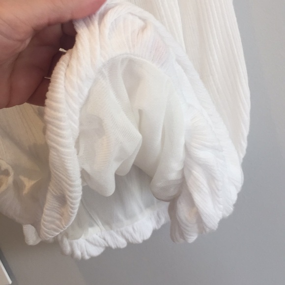 Romantics ivory sleeveless blouse - Small - Picture 5 of 8